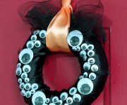 googly eye wreath