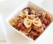 farfalle paste with tomato and artichoke