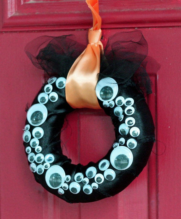 Kids Craft: Googly Eye Wreath