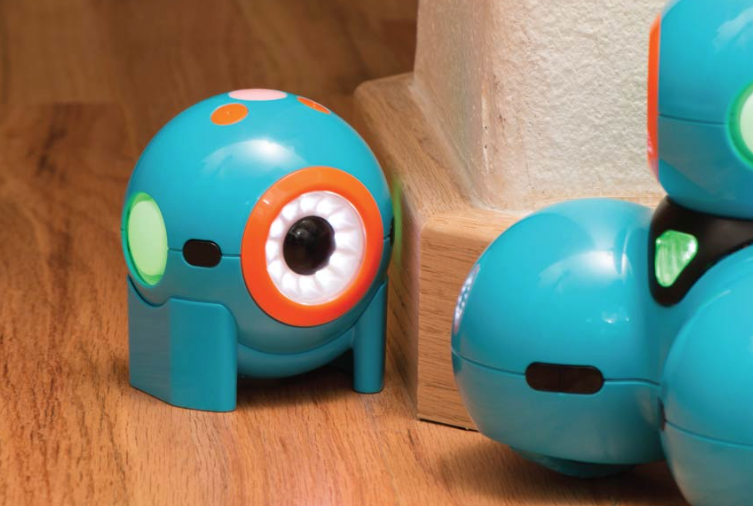 A Dash and Dot Robot for Christmas