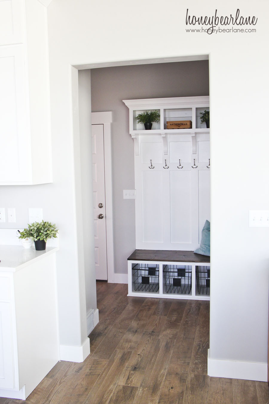 DIY Mudroom Bench - Honeybear Lane