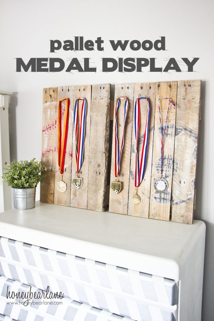 pallet wood medal display