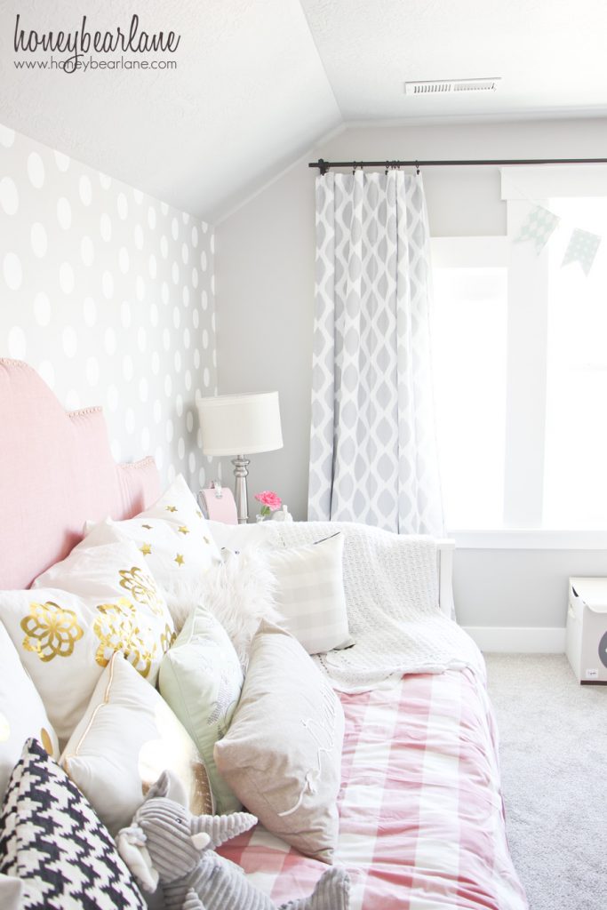 gray and pink room