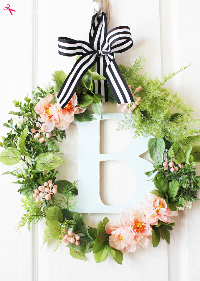 25 Beautiful DIY Spring Wreaths - these are great for Easter and Spring decor to brighten things up!