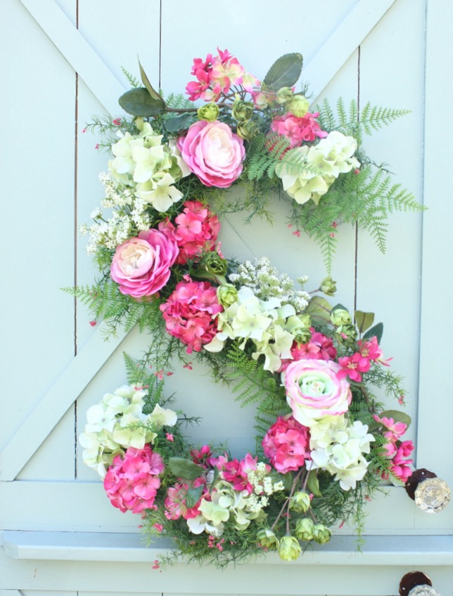 25 Beautiful DIY Spring Wreaths