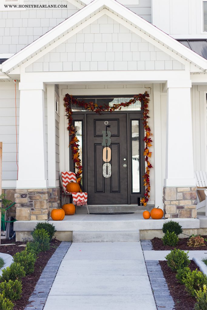 halloween-front-porch-decor-1