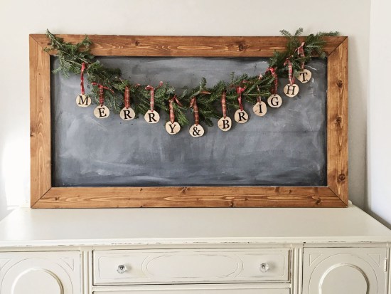 These gorgeous farmhouse style Christmas decor ideas are sure to make your home space look stunning and rustic this winter!