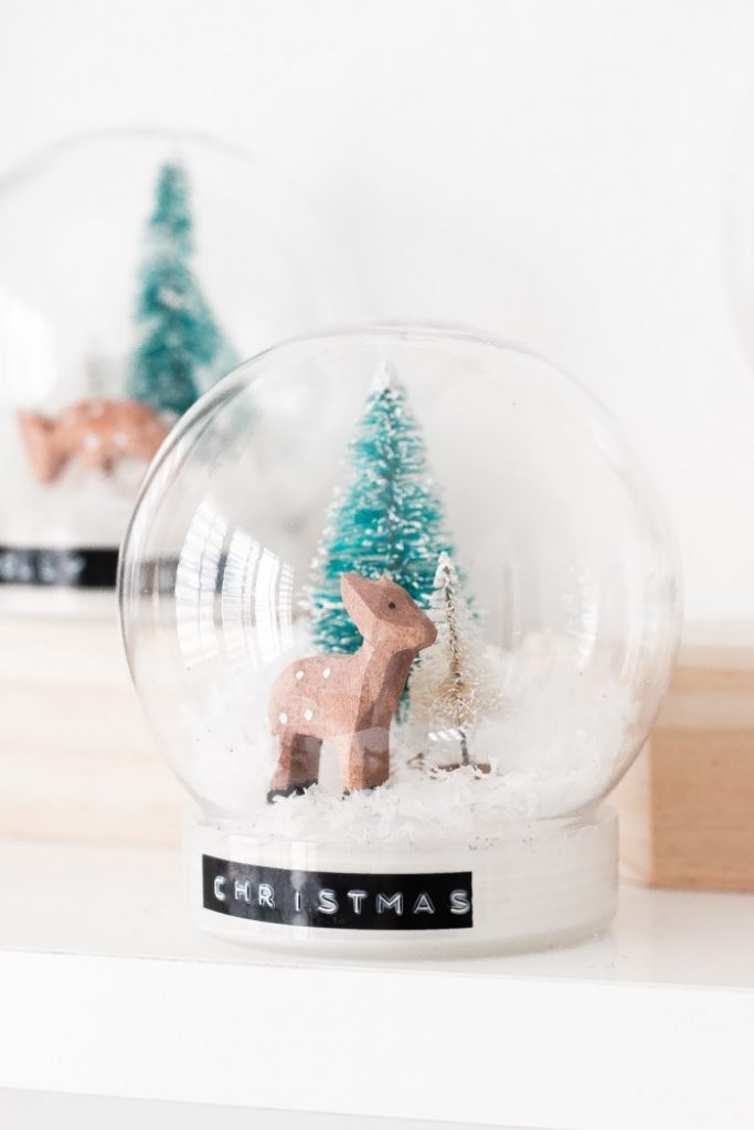 These gorgeous farmhouse style Christmas decor ideas are sure to make your home space look stunning and rustic this winter!