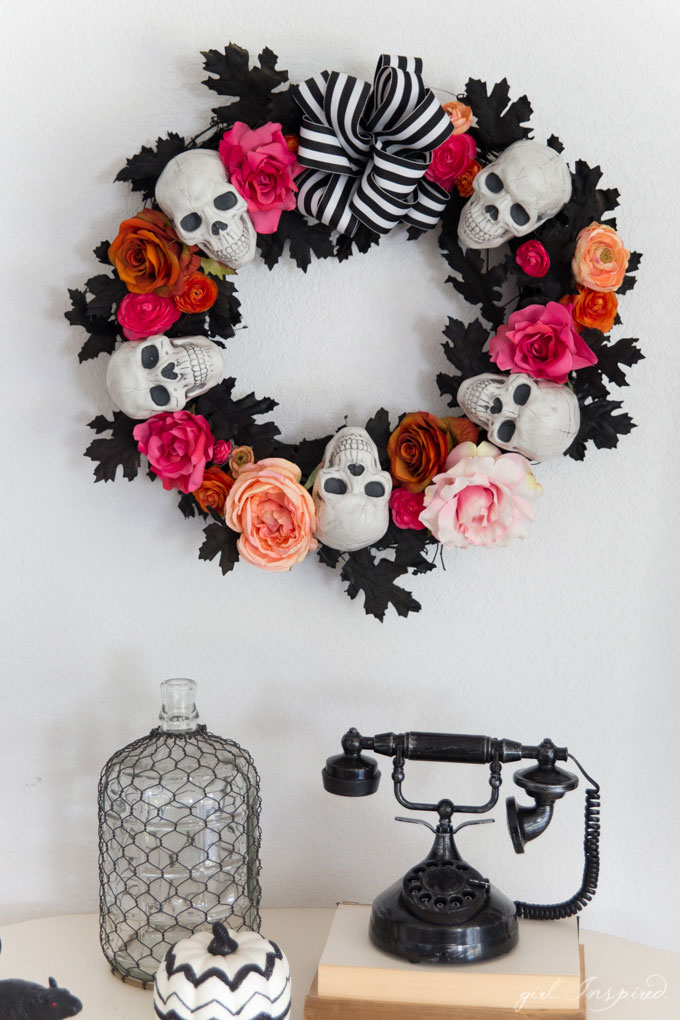 These easy Halloween decorations take 10 minutes or less! Have your home looking spooky in no time! 