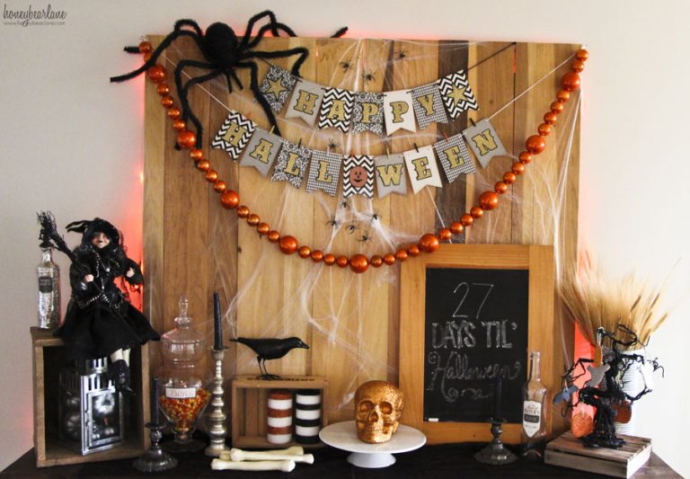These easy Halloween decorations take 10 minutes or less! Have your home looking spooky in no time! 