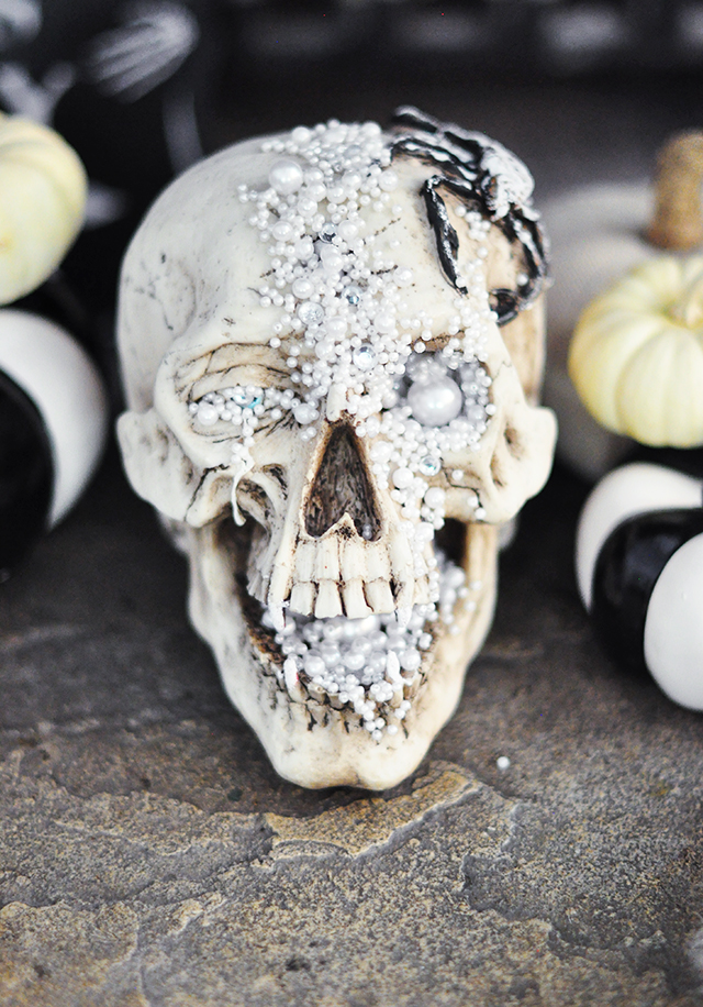 These easy Halloween decorations take 10 minutes or less! Have your home looking spooky in no time! 