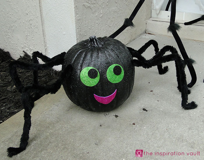 These easy Halloween decorations take 10 minutes or less! Have your home looking spooky in no time! 