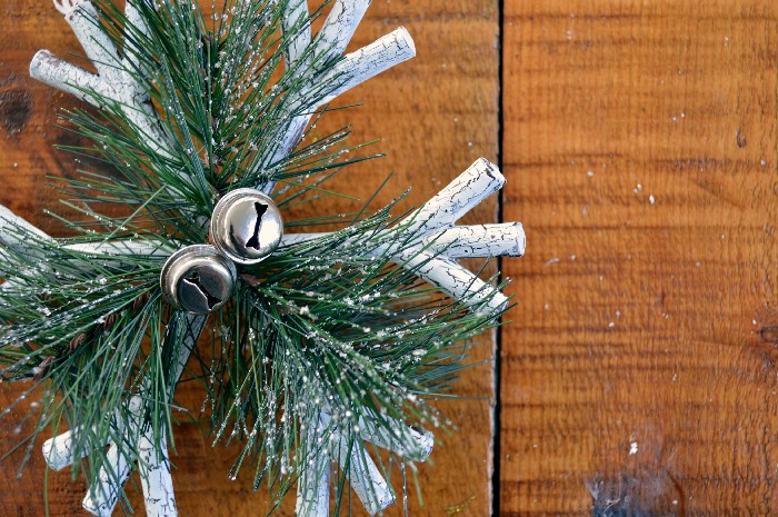 These beautiful farmhouse style inspired DIY ornaments are easy to make and add a cozy touch to any home!