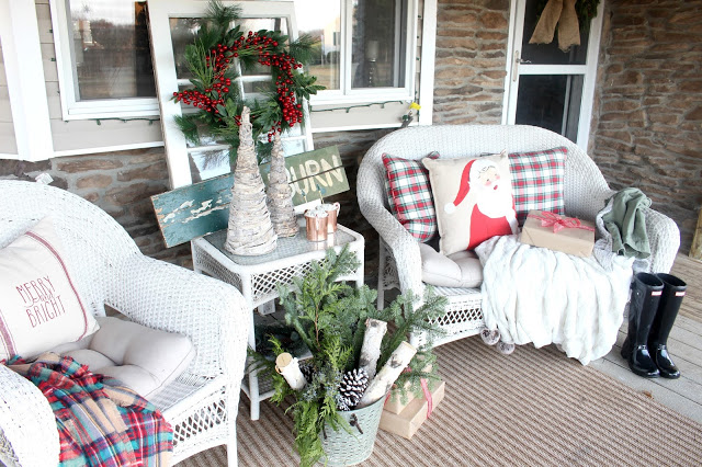 These stunning farmhouse style Christmas porches will inspire you to create beautiful farmhouse style decor of your own!