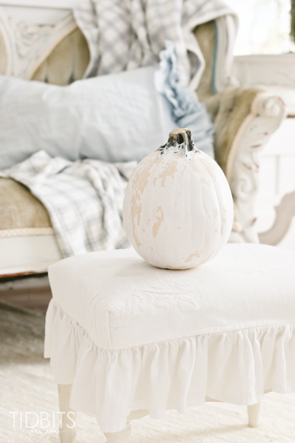 This is a list of our favorite ways to decorate with pumpkin for fall and Halloween!