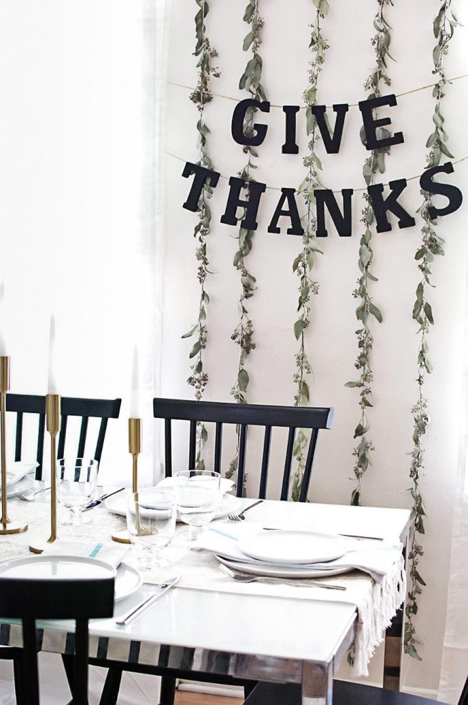 These farmhouse style Thanksgiving ideas are sure to make any Thanksgiving feel cozy and welcoming!