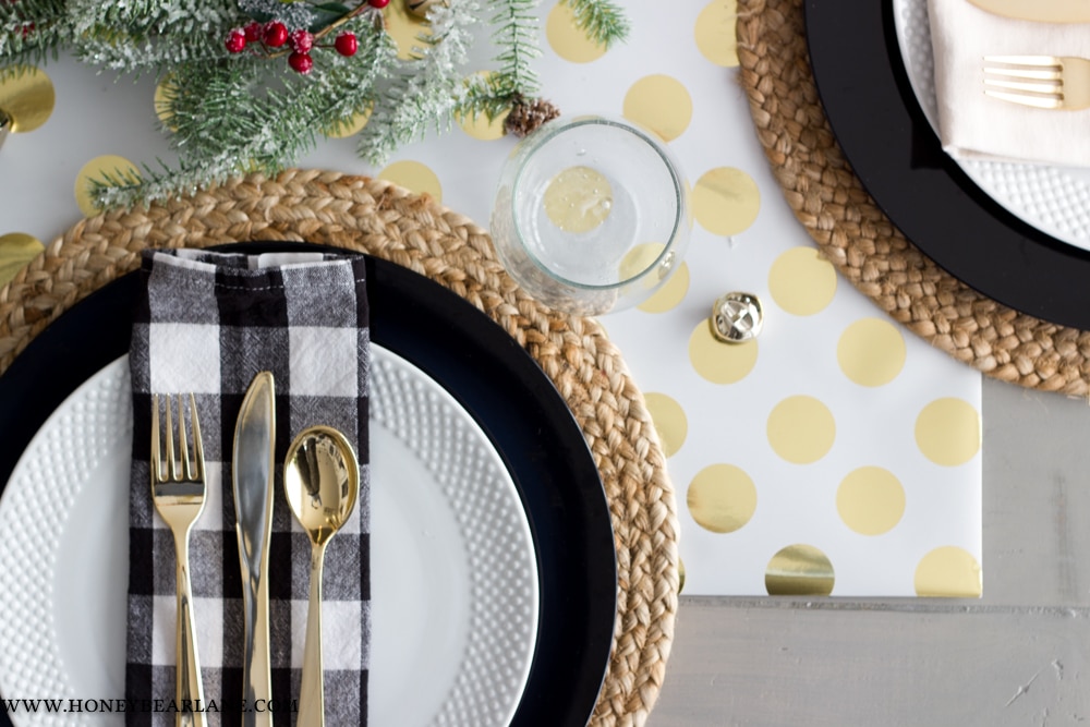 $2 DIY Wrapping Paper Table Runner