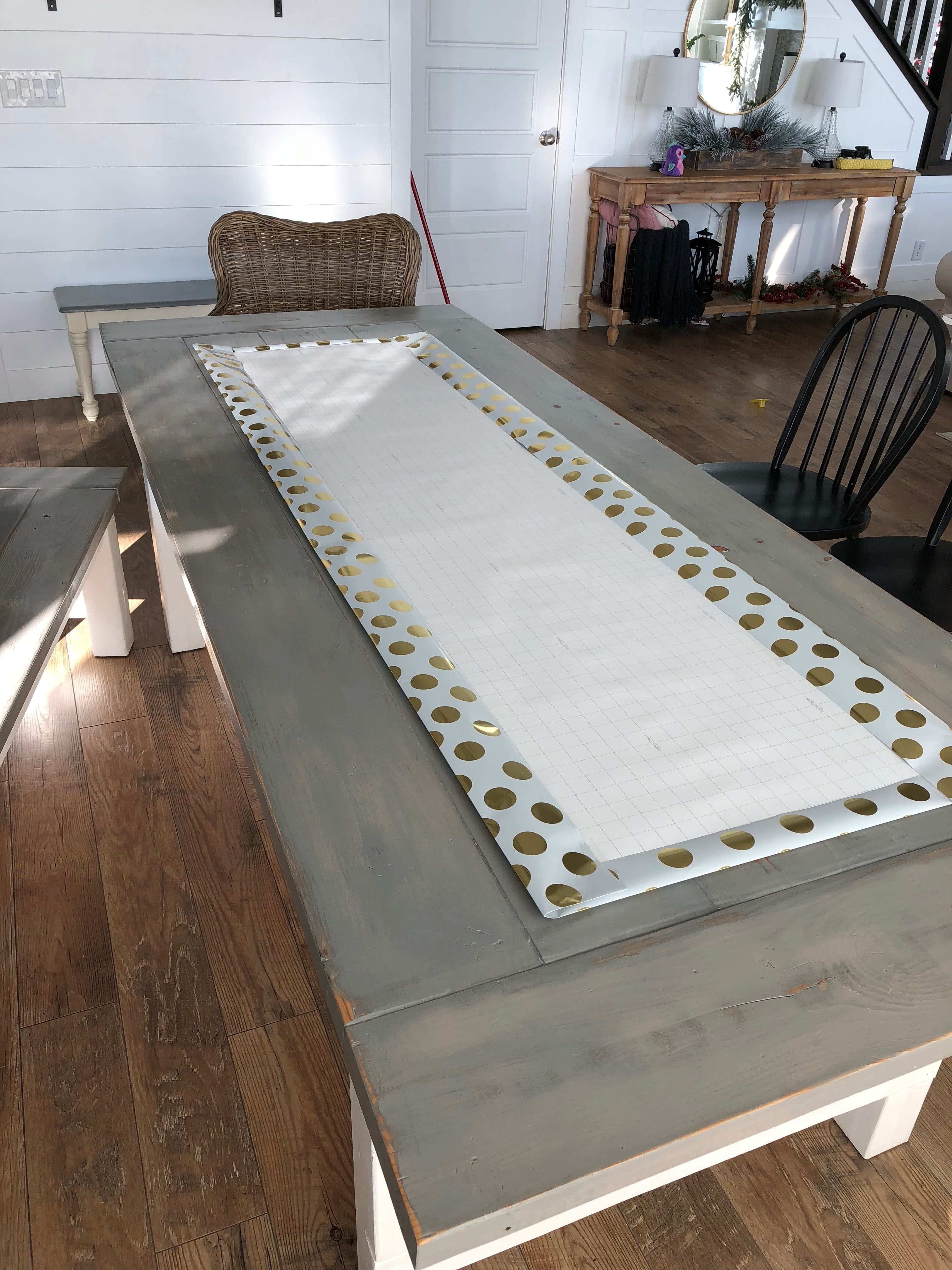 Easy Wrapping Paper Table Runner - Honeybear Lane