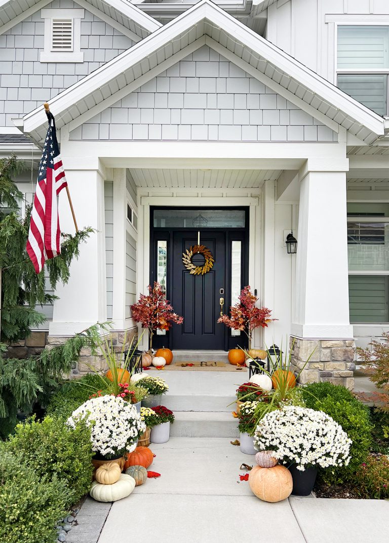 How to Have a Stunning Fall Front Porch