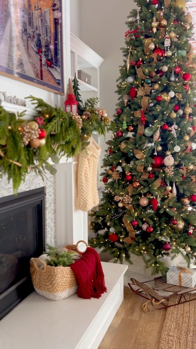 I finally got all my Christmas decor up and photographed!  If you want to see more, check out my blog for all the details, I have my Christmas home tour up today! 

#christmasdecor #christmashometour #christmashome #redchristmas #redandgreenchristmas #classicchristmas